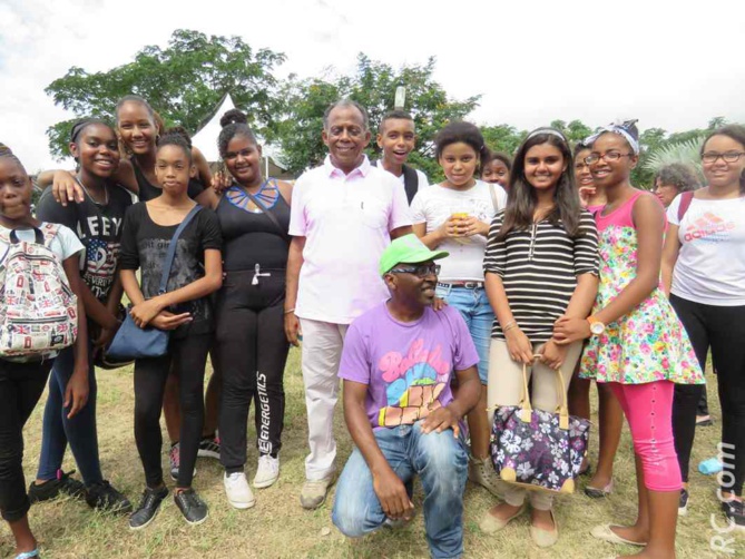 Bain de foule pour le maire... Bain de foule pour le maire...