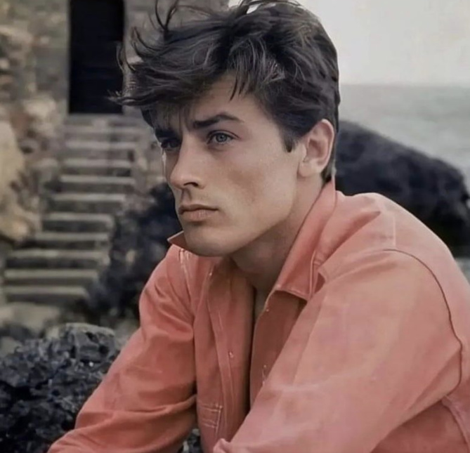 Alain Delon : à 88 ans le monstre sacré du cinéma français est placé sous sauvegarde de justice Alain Delon : à 88 ans le monstre sacré du cinéma français est placé sous sauvegarde de justice