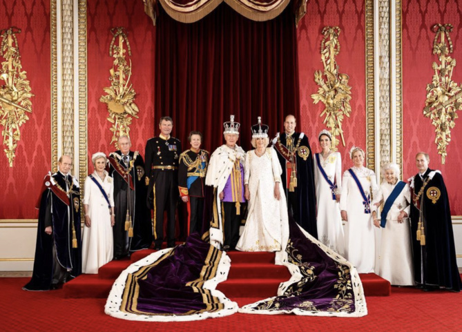 Charles III est atteint d'un cancer Charles III est atteint d'un cancer