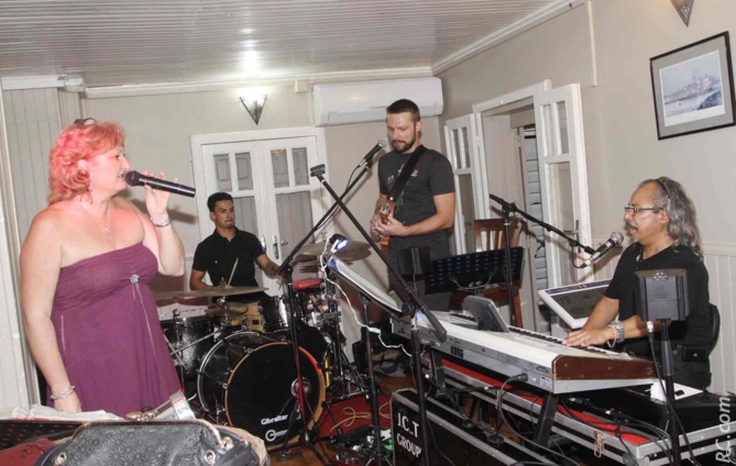 Jean-Claude T Groupe au Marin Bleu à Terre-Sainte Jean-Claude T Groupe au Marin Bleu à Terre-Sainte