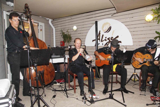 Bourbon String Parade à l'Alizé Plage Bourbon String Parade à l'Alizé Plage
