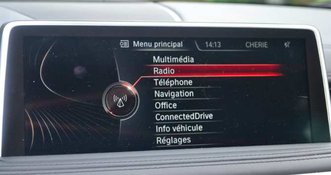 Un écran central pour toutes les infos Un écran central pour toutes les infos