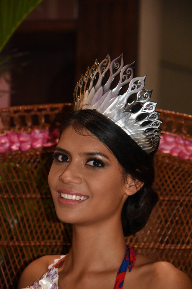 Vaimiti Teiefitu (18 ans, 1,75m) a été élue samedi soir sous une pluie battante Vaimiti Teiefitu (18 ans, 1,75m) a été élue samedi soir sous une pluie battante