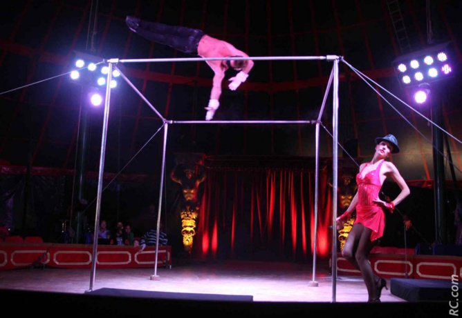 Le Bielorusse Pasha aux barres fixes Le Bielorusse Pasha aux barres fixes