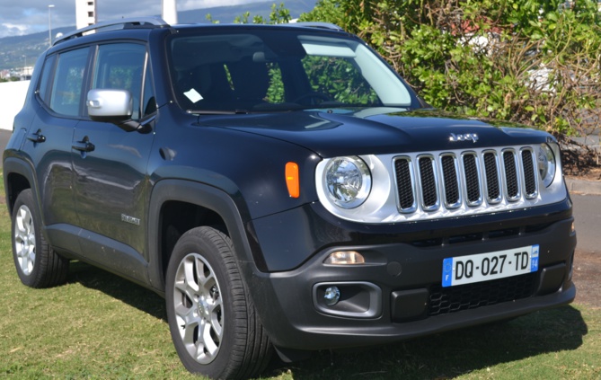 La calandre à 7 barres, caractéristique de Jeep La calandre à 7 barres, caractéristique de Jeep