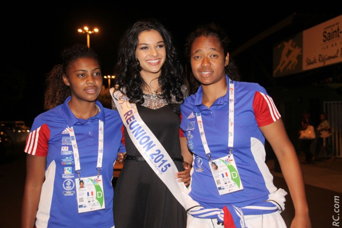 Azuima Issa, Miss Réunion 2015 était très sollicitée pour les photos-souvenirs.