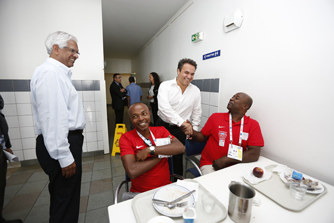 Didier Robert rencontre quelques sportifs des JIOI Didier Robert rencontre quelques sportifs des JIOI