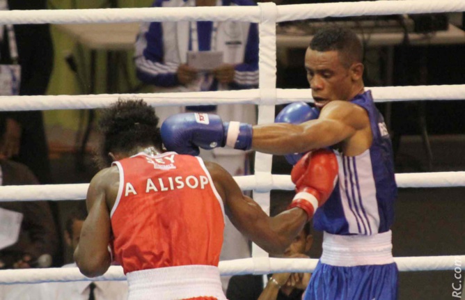En vrai capoitaine, Eric Dagard ramène la 3ème médaille d'or de la soirée dans le camp Réunionnais. En vrai capoitaine, Eric Dagard ramène la 3ème médaille d'or de la soirée dans le camp Réunionnais.