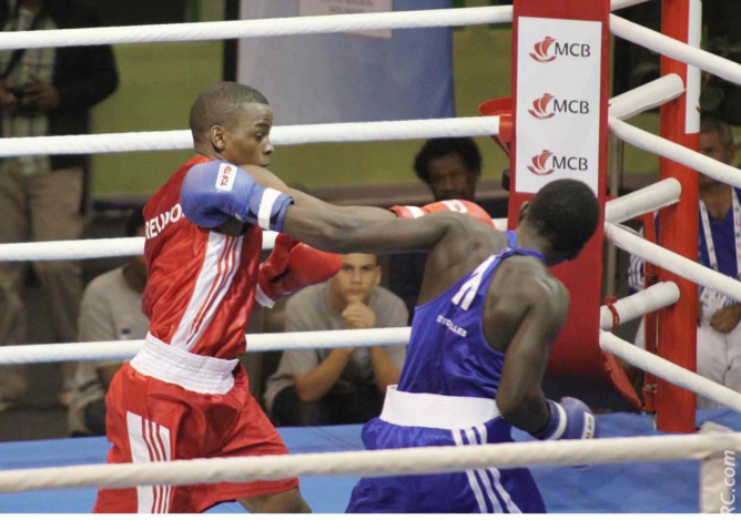 Félix Morvan bat Alva Botsoie (Seychelles) et de quatre pour les bleu-blanc-rouge...