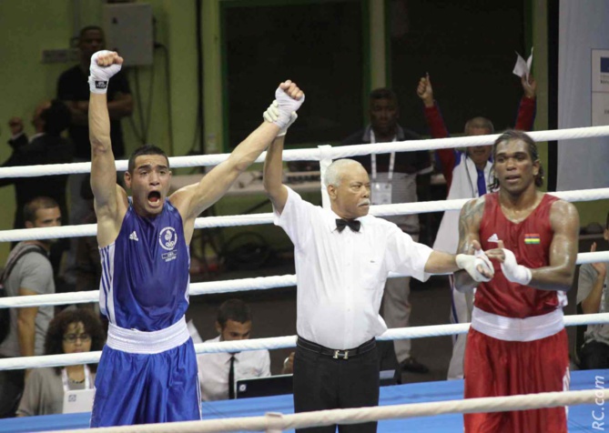 Clément Hong Sik Kee peut lever le poing de la victoire. 5Ème médaille du précieux métal pour le pays organisateur.