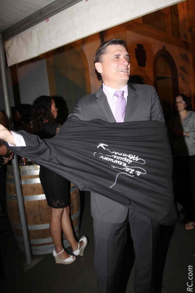 Jérôme Isautier n’a pas hésité à enfiler le tee-shirt créé pour l’occasion Jérôme Isautier n’a pas hésité à enfiler le tee-shirt créé pour l’occasion