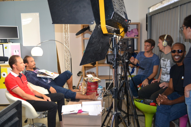 Kaz péi, sitcom humoristique tourné dans un studio à Saint-Gilles-les-Bains Kaz péi, sitcom humoristique tourné dans un studio à Saint-Gilles-les-Bains