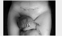 Le bébé a trois jours sur le cliché