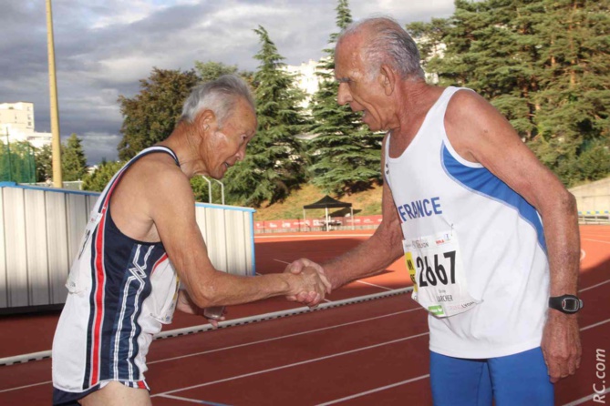 Quand le Japon félicite la Réunion représenté par un impérial Christian Larcher Quand le Japon félicite la Réunion représenté par un impérial Christian Larcher