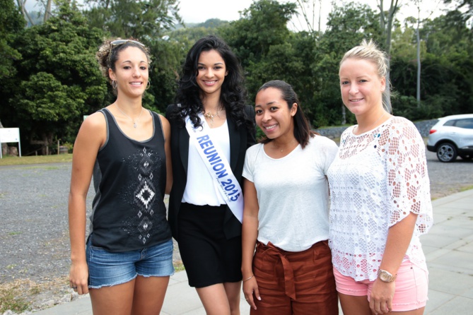 Miss Réunion avec les basketteuses du Tampon