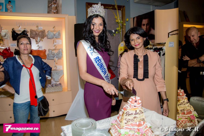 Azuima Issa a coupé le gâteau d'anniversaire avec Julie Sidiot