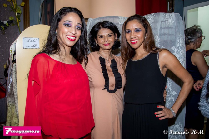 Julie avec les danseuses orientales