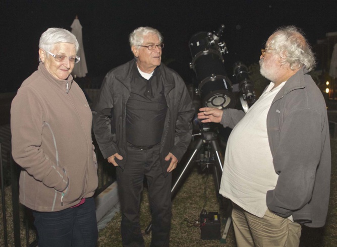 Un couple de passionnés d'astronomie avec Gerard Hessler