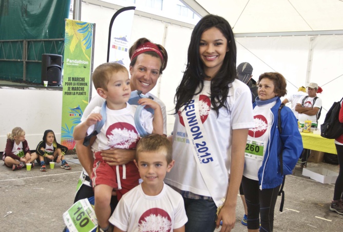 Pandathlon à Saint-Philippe<br>2 000 marcheurs pour La Réunion et pour la planète!<br /> Pandathlon à Saint-Philippe<br>2 000 marcheurs pour La Réunion et pour la planète!<br />