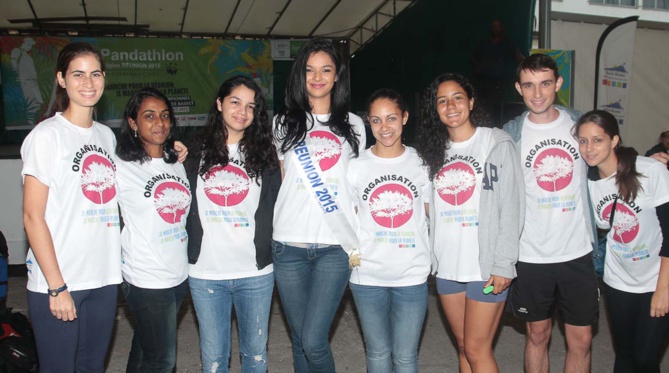 Pandathlon à Saint-Philippe<br>2 000 marcheurs pour La Réunion et pour la planète!<br />