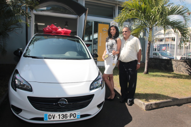 Une très jolie auto pour une très belle Miss Réunion! Une très jolie auto pour une très belle Miss Réunion!