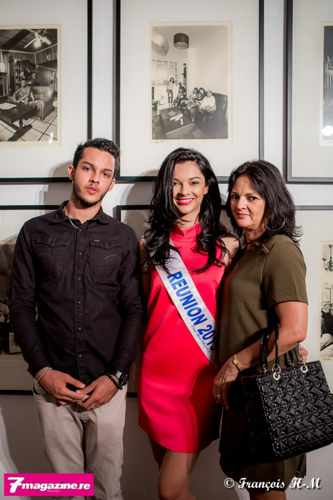 Azuima avec son frère Wakil et sa maman Claudia Azuima avec son frère Wakil et sa maman Claudia