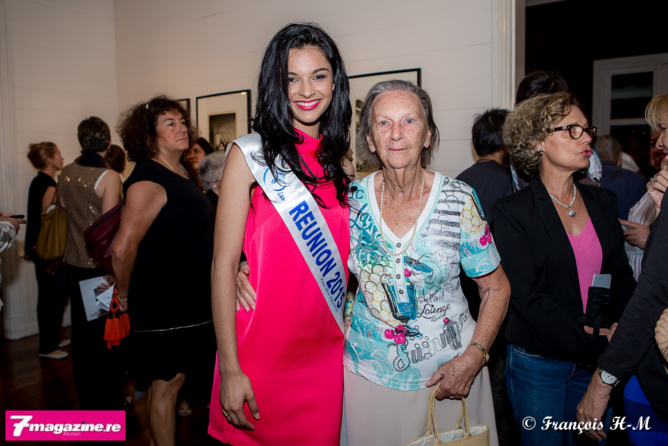 Expo "Vues intérieures"<br>Miss Réunion et sa famille photographiées par Athénas Expo "Vues intérieures"<br>Miss Réunion et sa famille photographiées par Athénas