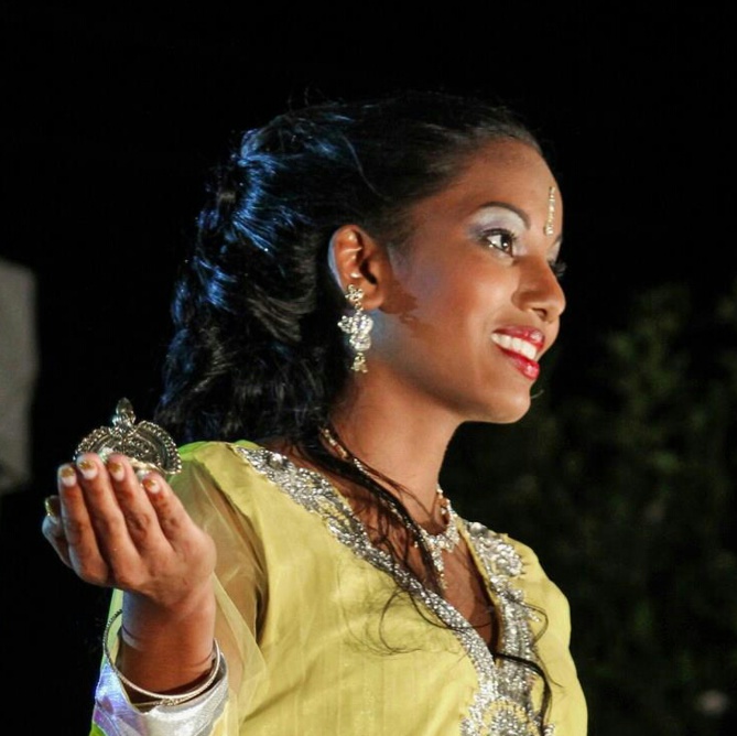 Elle adore défiler et danser... Elle adore défiler et danser...