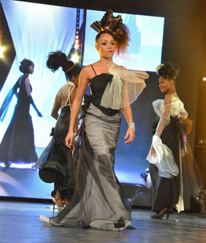 Mondial Coiffure Beauté 2015<br>Céliante a fait le show à Paris Mondial Coiffure Beauté 2015<br>Céliante a fait le show à Paris