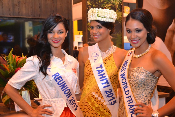 Azuima Issa, Miss Réunion 2015, avec Vaimiti Teiefitu, Miss Tahiti 2015, et Hinarene Taputu, 1ère dauphine de Miss France 2015