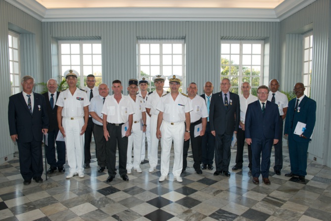 Les récipiendaires dans les salons de la Préfecture