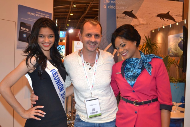 Azuima, Frank Servel, délégué Miss France à Mayotte, et Alexandra Arnesano, hôtesse Air Austral Azuima, Frank Servel, délégué Miss France à Mayotte, et Alexandra Arnesano, hôtesse Air Austral