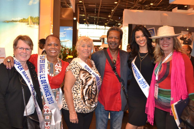 Azuima avec le leader de la célèbre Compagnie Créole et trois Super Mamie! Azuima avec le leader de la célèbre Compagnie Créole et trois Super Mamie!