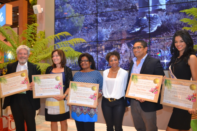 Guy Pignolet, Mémona Hintermann-Affejee, Betty Cerveaux-Mayer, Olivier Cadarbacasse et Azuima Issa Guy Pignolet, Mémona Hintermann-Affejee, Betty Cerveaux-Mayer, Olivier Cadarbacasse et Azuima Issa