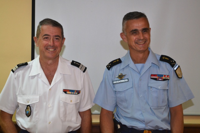 Le colonel Luc Auffret, commandant de la Gendarmerie Nationale à La Réunion, et le général Bertrand Soubelet