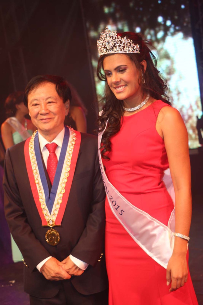 André Thien Ah Koon, maire du Tampon, et Anaïs Picard, la nouvelle ambassadrice de la commune André Thien Ah Koon, maire du Tampon, et Anaïs Picard, la nouvelle ambassadrice de la commune