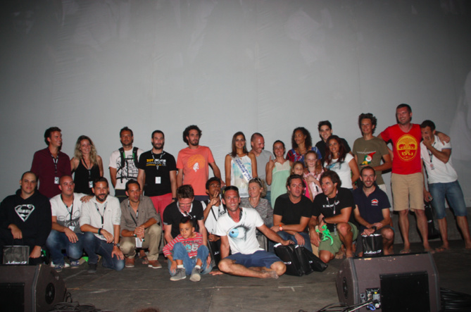 Organisateurs, lauréats, bénévoles,... sur le podium pour la remise des prix Organisateurs, lauréats, bénévoles,... sur le podium pour la remise des prix