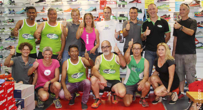 Le Team Hoka, emmené par Caroline Chaverot et Lionel Trivel, a été présenté à City-Sport Le Team Hoka, emmené par Caroline Chaverot et Lionel Trivel, a été présenté à City-Sport