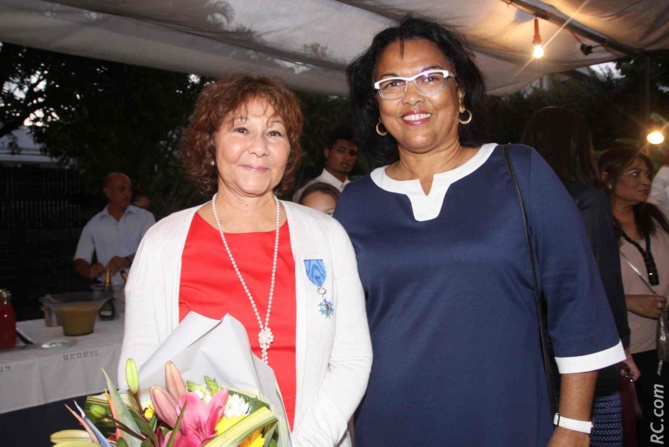Ginette Azélie et Béatrice Sigismeau, adjointe au maire de Saint-Pierre. Ginette Azélie et Béatrice Sigismeau, adjointe au maire de Saint-Pierre.