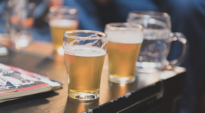 La petite fille meurt sous les coups : ils continuent à la promener dans une poussette La petite fille meurt sous les coups : ils continuent à la promener dans une poussette