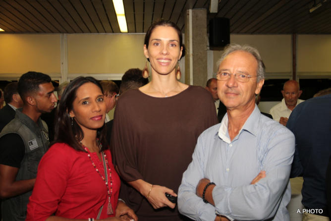 Magali Caillé entourée de Philippe Maillot et sa compagne Magali Caillé entourée de Philippe Maillot et sa compagne