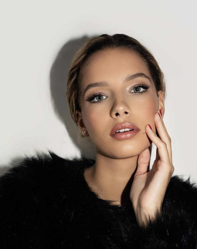 Sabah Aïb : une première dauphine au cœur de la tourmente à cause de sa soeur Sabah Aïb : une première dauphine au cœur de la tourmente à cause de sa soeur