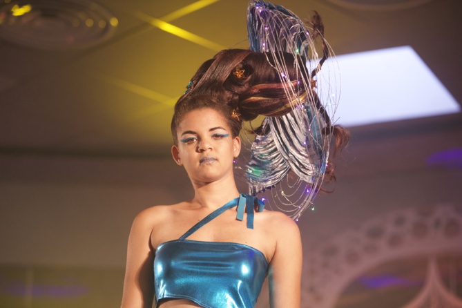 Show coiffure à la Plaine des Cafres<br>"La tête dans les étoiles" Show coiffure à la Plaine des Cafres<br>"La tête dans les étoiles"