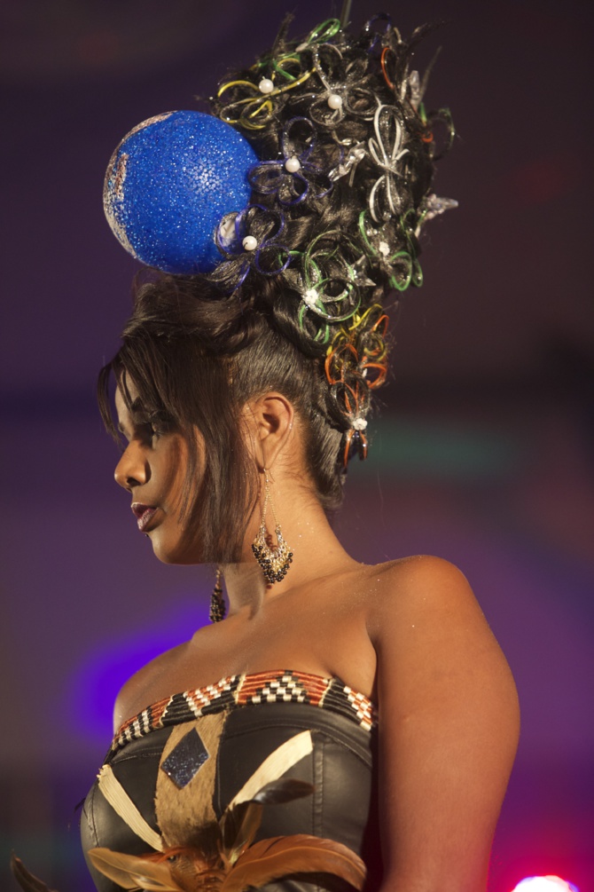 Show coiffure à la Plaine des Cafres<br>"La tête dans les étoiles" Show coiffure à la Plaine des Cafres<br>"La tête dans les étoiles"