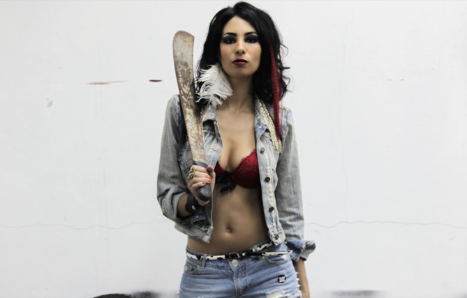 La belle et sexy Aurélia prépare son festival... La belle et sexy Aurélia prépare son festival...