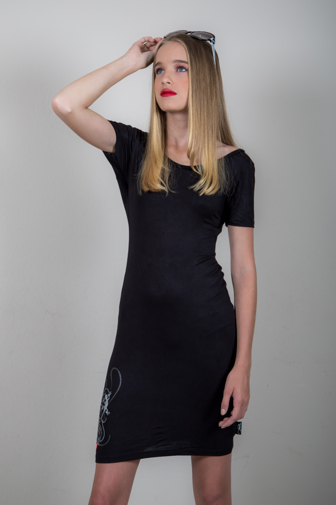 Robe, lunettes: Effet Pei Robe, lunettes: Effet Pei