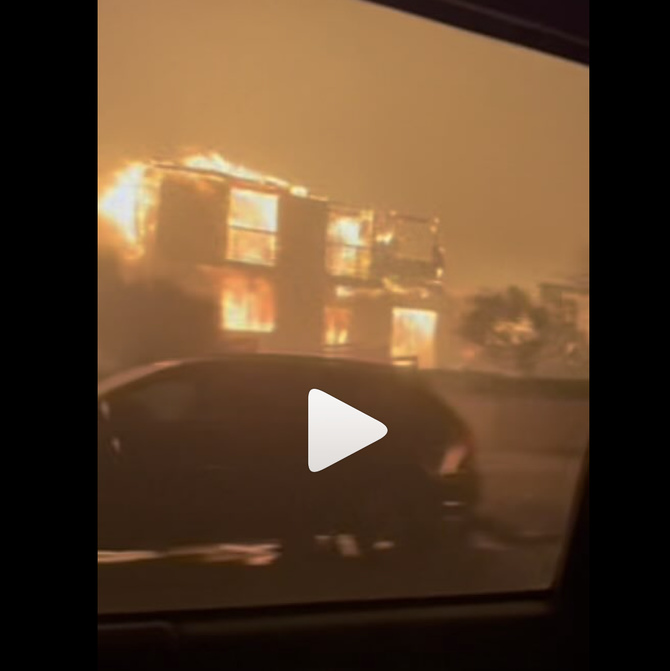 La désolation de Laeticia Hallyday face à l’incendie qui a détruit sa maison à Los Angeles La désolation de Laeticia Hallyday face à l’incendie qui a détruit sa maison à Los Angeles