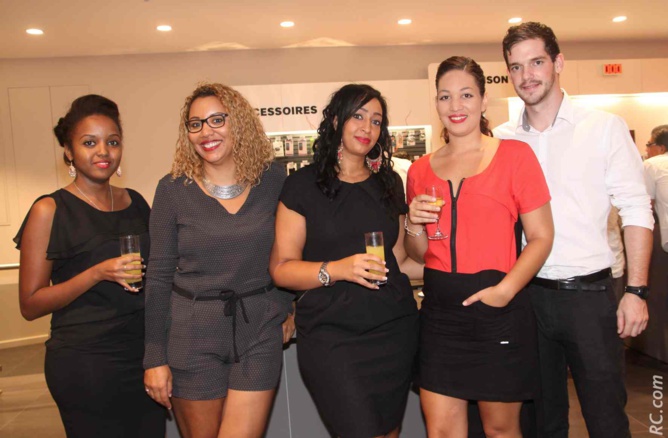 Jessica Selly, Jennifer Robur, Jennifer Cherine, Julie Boyer et Donoven Feuillet Jessica Selly, Jennifer Robur, Jennifer Cherine, Julie Boyer et Donoven Feuillet