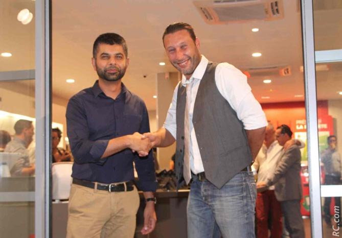 Norman Simjee et un invité Norman Simjee et un invité