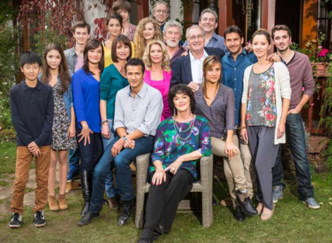 L'équipe de comédiens actuels de la série "Une famille formidable" L'équipe de comédiens actuels de la série "Une famille formidable"